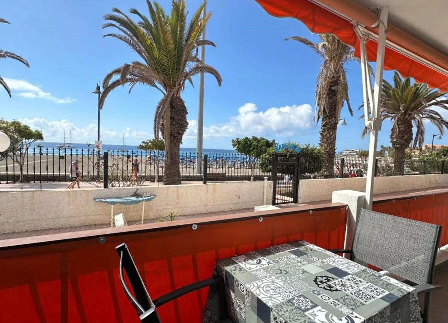 En Playa Las Vistas. Veramar. Free Parking, Pool! ロスクリスティアーノス スペイン