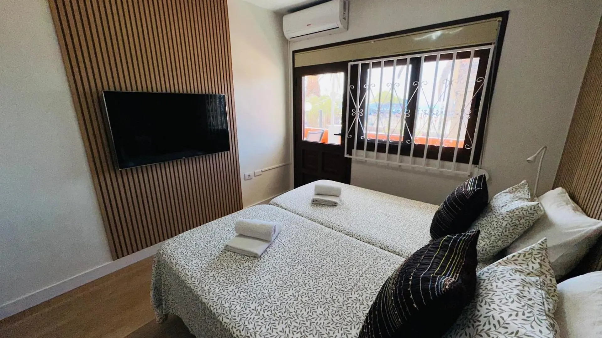Appartement En Playa Las Vistas. Veramar. Free Parking, Pool! Los Cristianos  Spanje