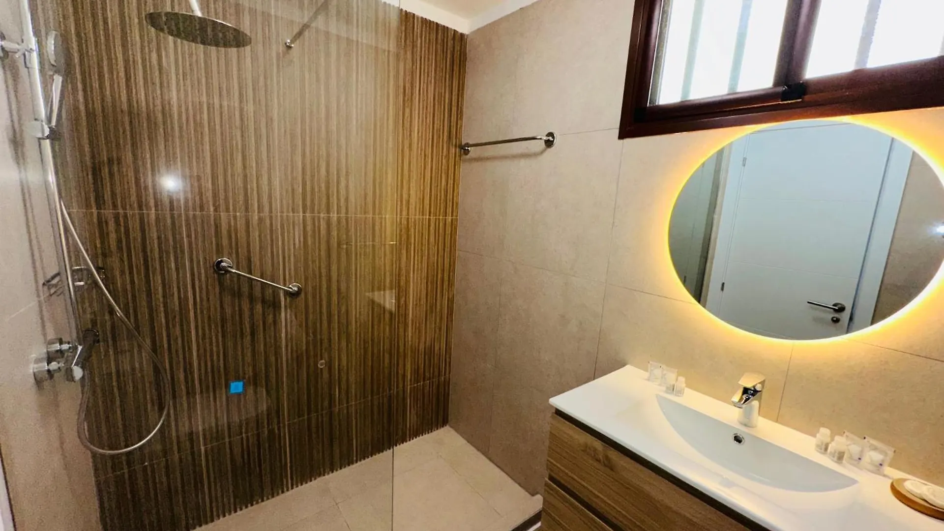 En Playa Las Vistas. Veramar. Free Parking, Pool! Los Cristianos  0*, Los Cristianos (Tenerife)